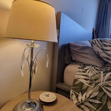 Flat Near J10 Of M1 & Airport - Travellers Choice! Apartment Лутън Екстериор снимка